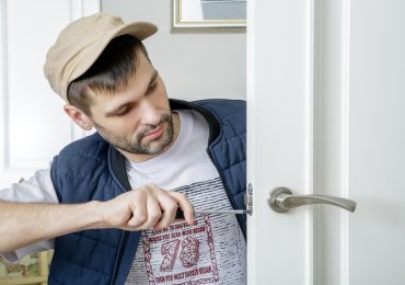 How to Avoid Being Overcharged for Locksmith Services